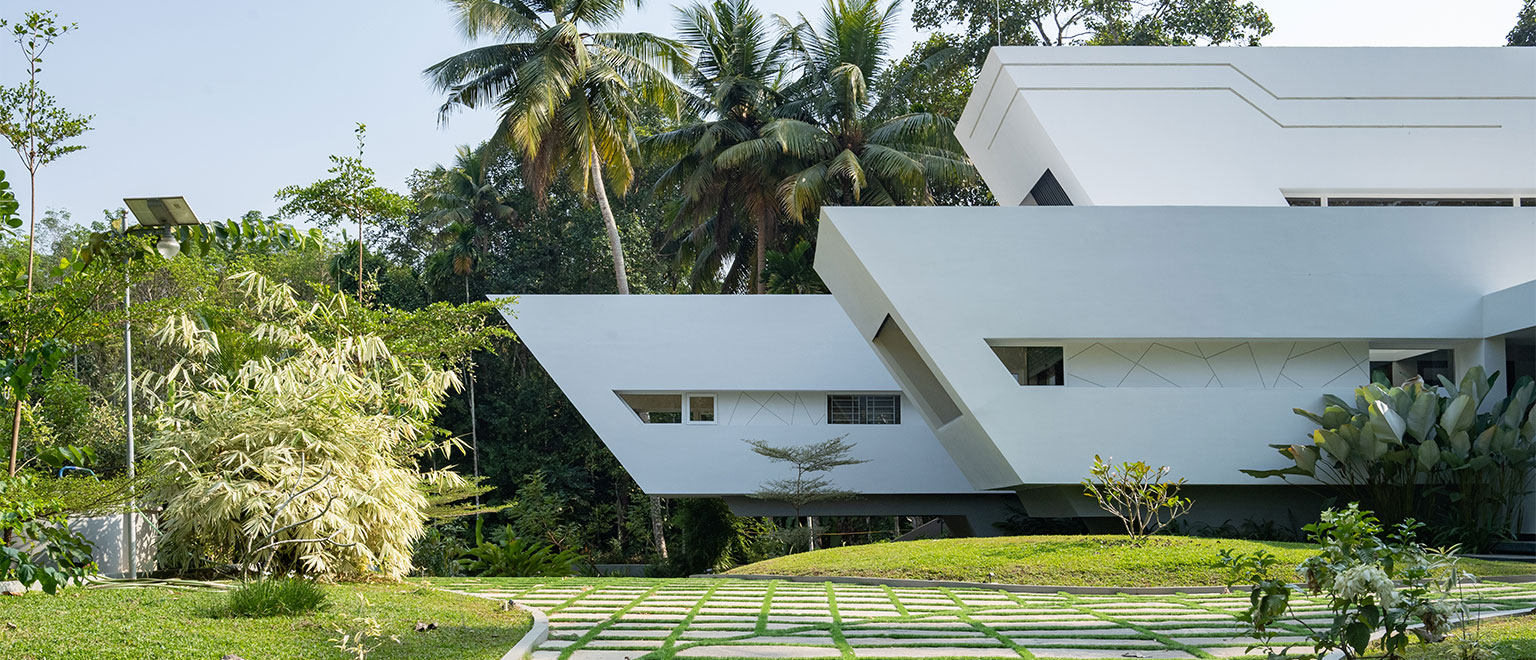The White Cantilever: The Futuristic Luxury Home